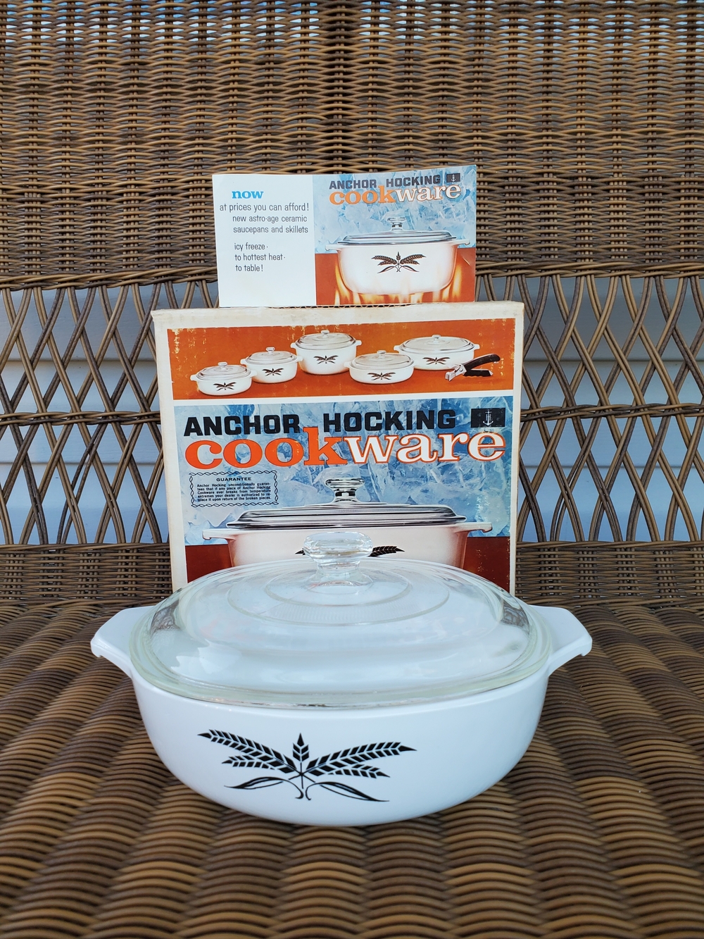 Vintage Anchor Hocking D2006/32 1 Qt Saucepan Black Wheat w/ Box MCM